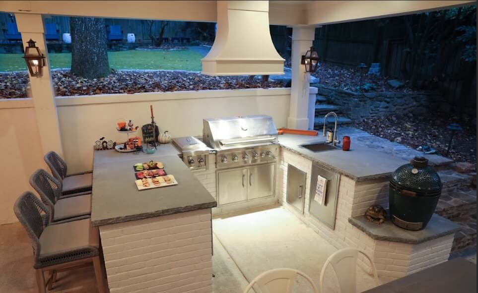 Outdoor Kitchen and Dining Area